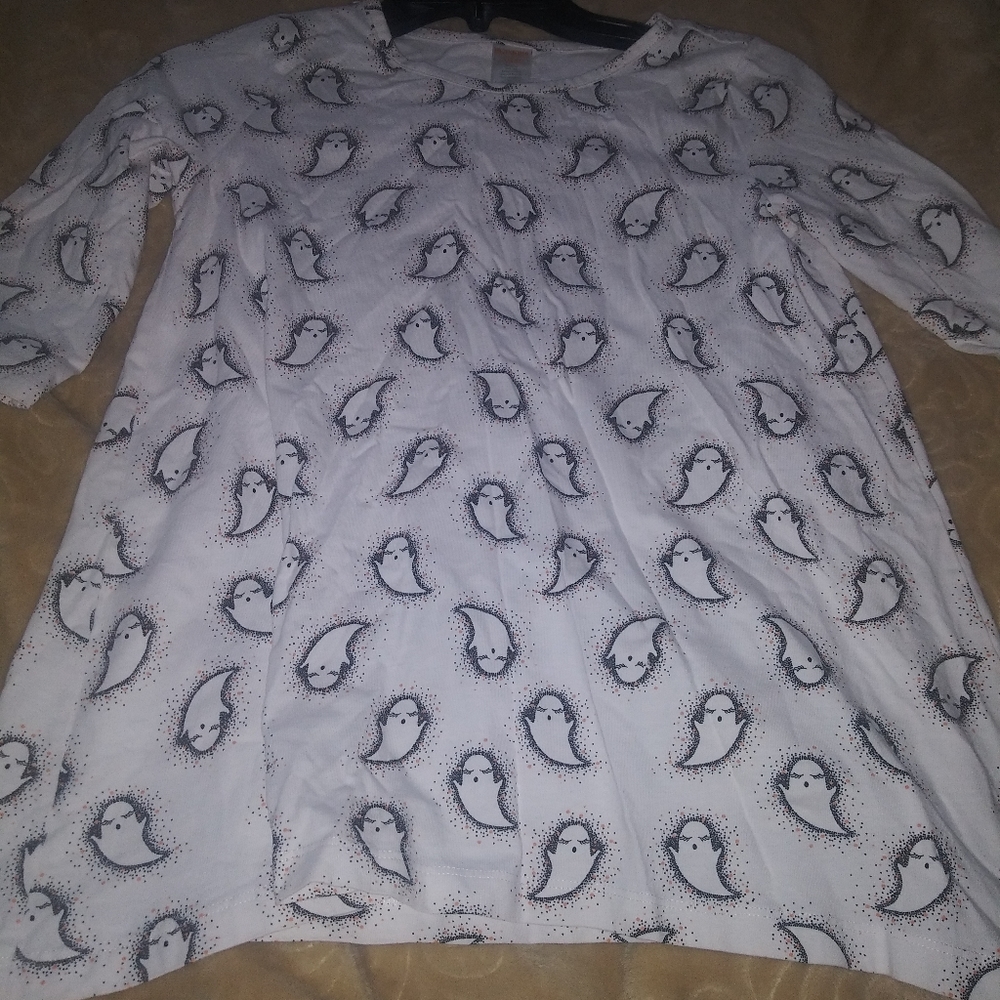 white elbow sleeve shirt